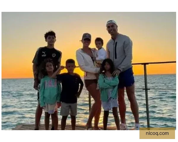 C罗晒甜蜜合照为乔治娜庆生深情告白挚爱生日快乐见证爱情岁月